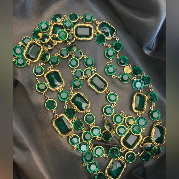 Vintage CHANEL Gripoix Glass Emerald Crystal Chicklet Sautoir Statement Necklace - Picture 2 of 16